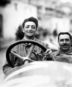 - Enzo Ferrari alla Targa Florio del 1920. - L'auto e una Alfa Romeo 40-60 HP Tipo Corsa (4 cilindri in linea, biblocco). - Prima gara di Ferrari con l'Alfa. - Si classifico al 2° posto assoluto (1° di categoria).