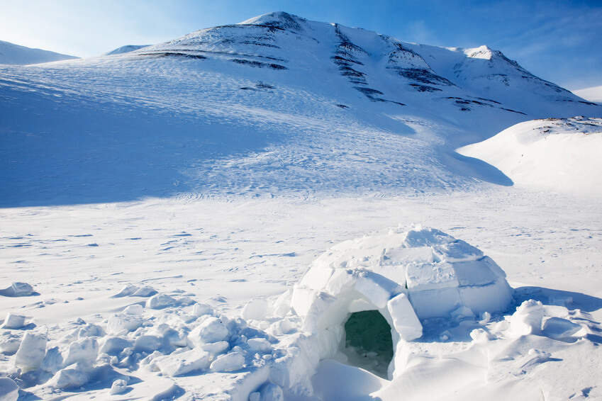 construcción de iglú en la nieve para niños