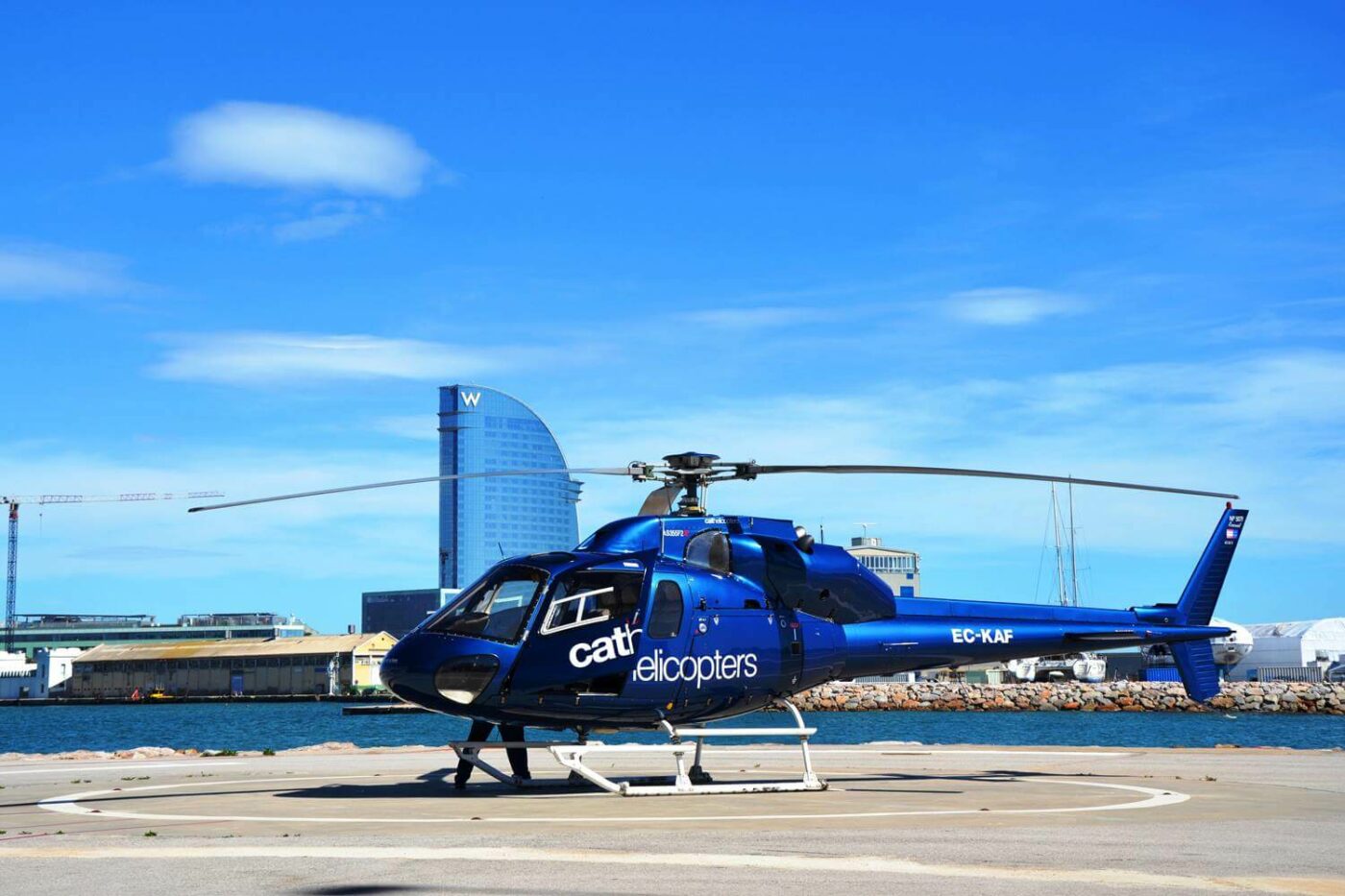 Vuelo en helicóptero. Plan romántico en Barcelona.