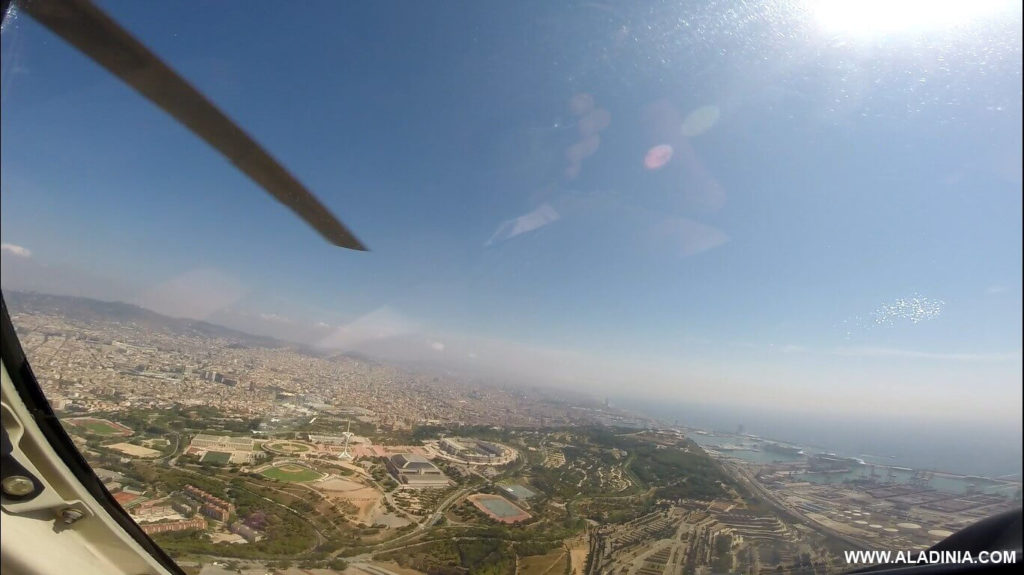 Vistas de Montjuic con el Vuelo en Helicóptero por Barcelona
