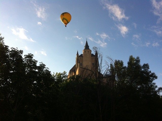 Viaje en globo por Segovia, cerca de Madrid