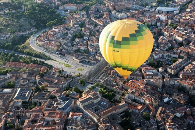 Volar en globo en Segovia ciudad