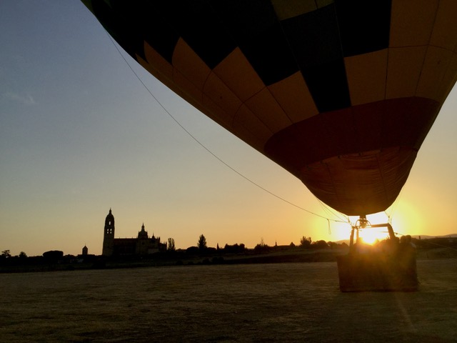Viaje en globo por Segovia con Eolofly