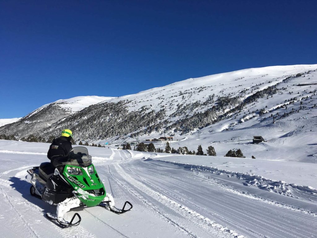 Actividades en la nieve: Moto de nieve Grandvalira Andorra