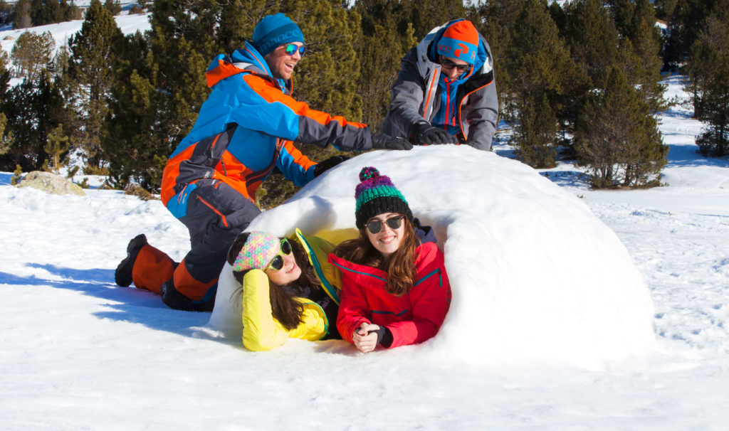 Actividades en la nieve. Construcción de iglús.