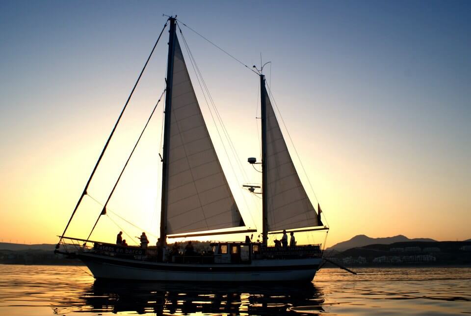 Noche en velero con cena Málaga