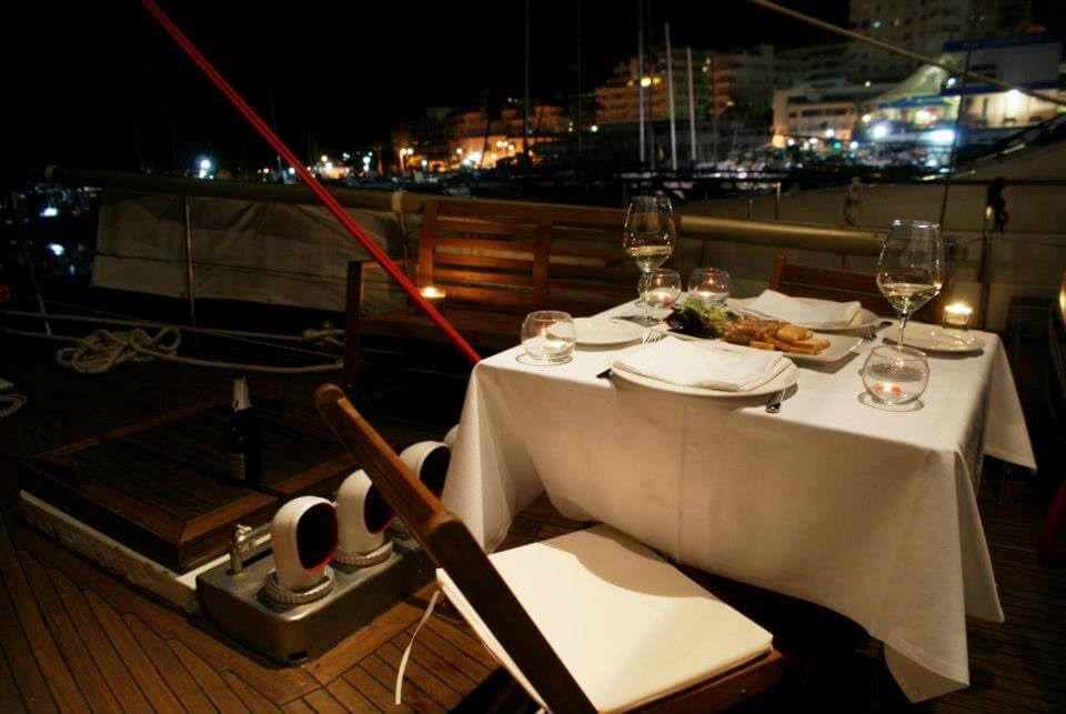 Paseo en velero con cena Málaga
