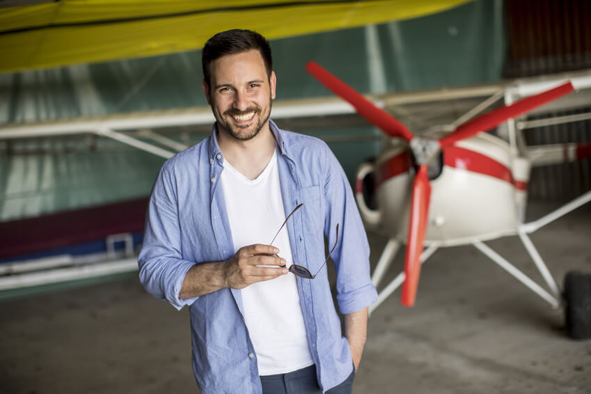 Gift ideas for a man: pilot experience for a day