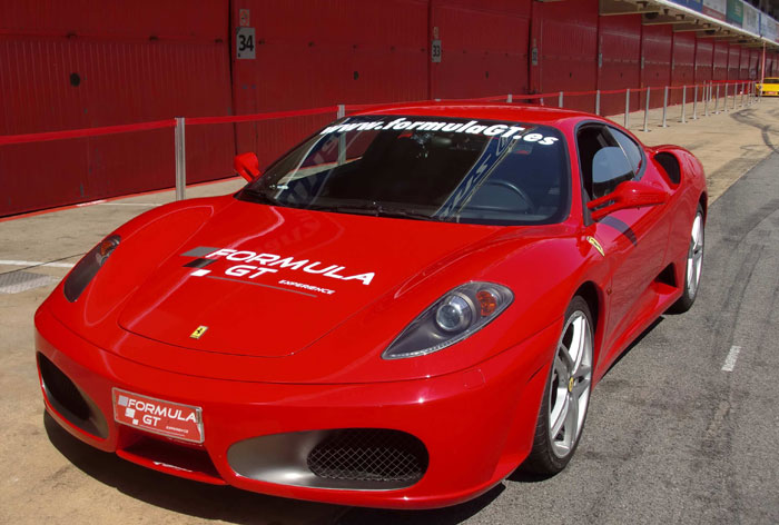 Regalar experiencias en Barcelona: conducir un Ferrari