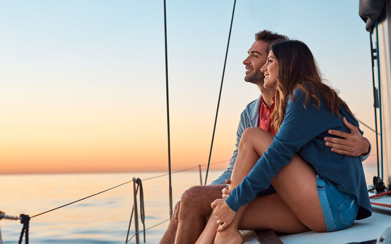 Regalos originales para parejas: Noche en velero Málaga