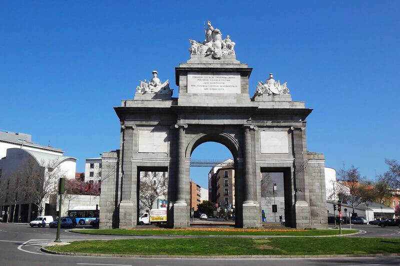 Puerta de Toledo en barrio de La Larina Madrid