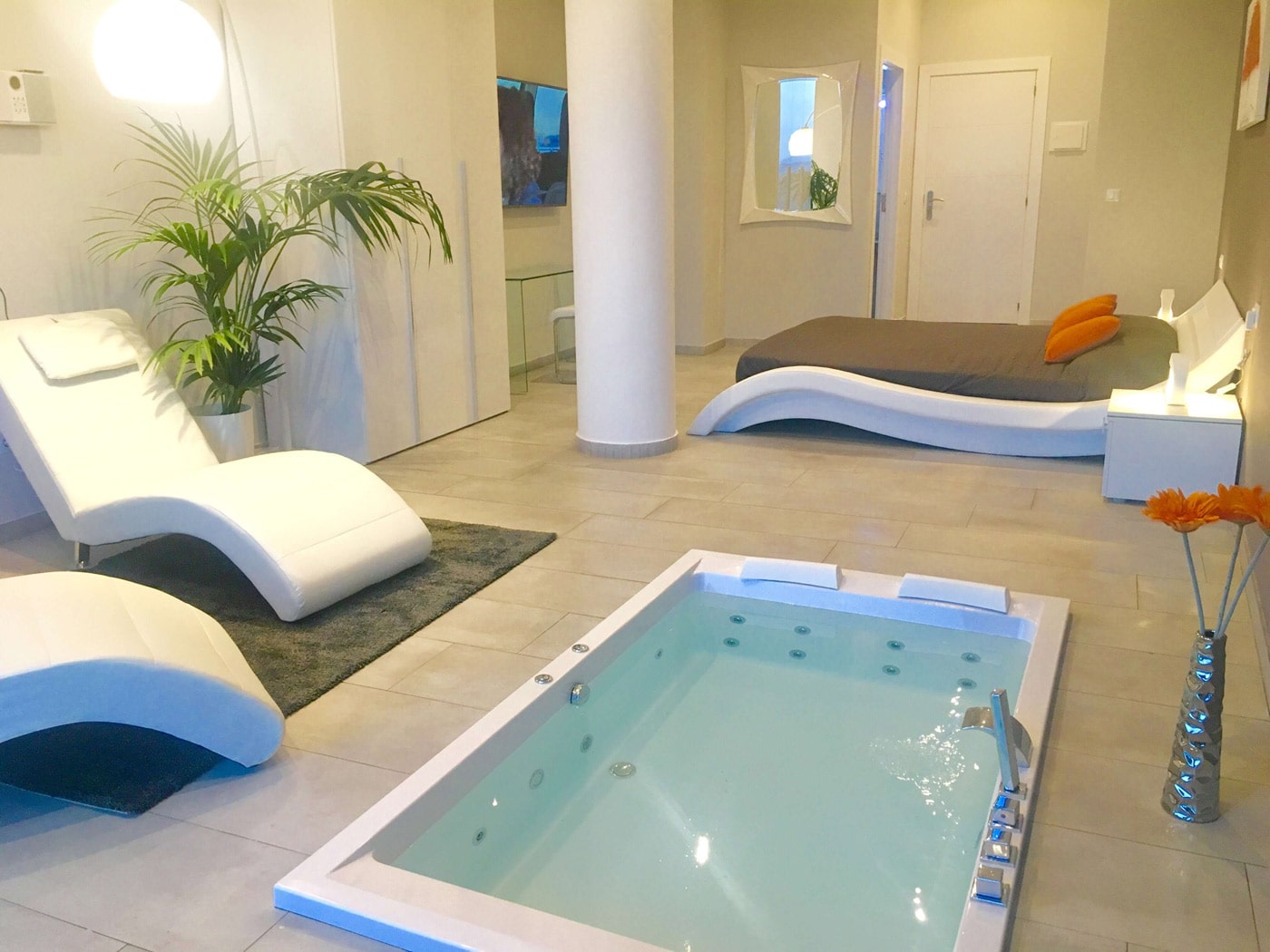 hoteles con piscina en la habitacion cataluña