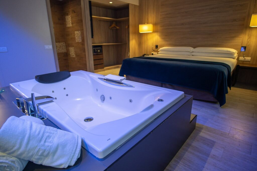 hotel con jacuzzi en la habitacion tarragona