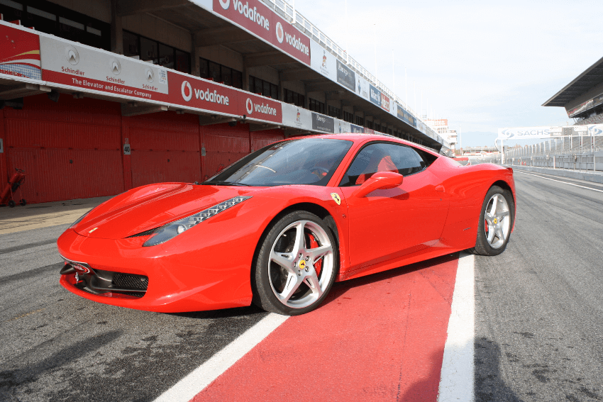 conducir un Ferrari en circuito