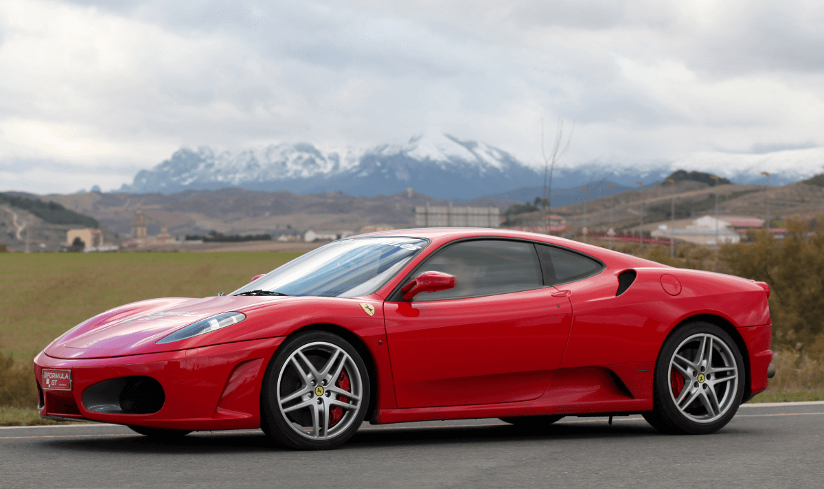 Escapadas cerca de Madrid: hotel y conducir un Ferrari por carretera
