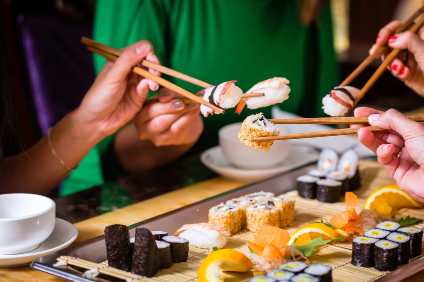 Planes originales Madrid con amigas: Taller de sushi