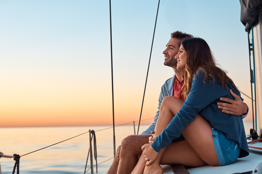 Regalos románticos para mujer: Paseo en velero