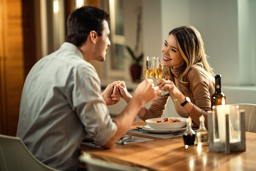 Cadeaux romantiques pour femmes : Dîner romantique