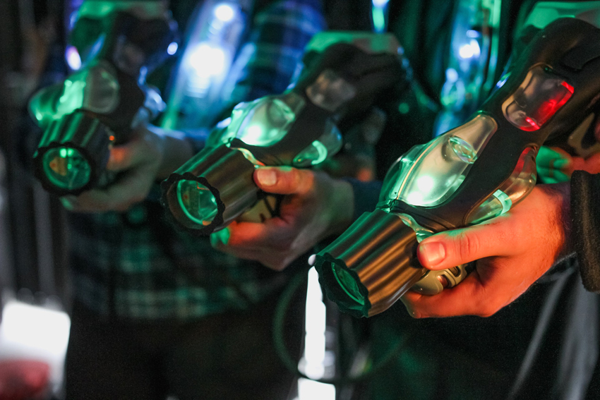 Que regalar a tu novia por su cumpleaños: Laser Tag