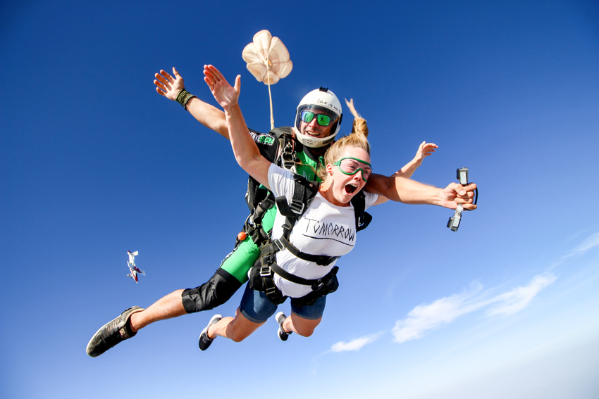 Qu'offrir à sa copine pour son anniversaire : Le saut en parachute