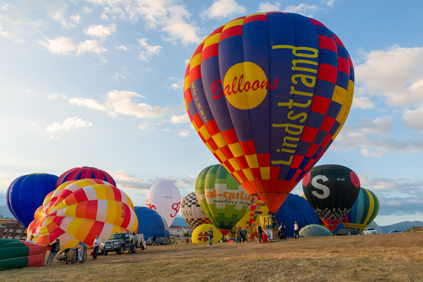 Festivales de globos aerostáticos en España: preparación del globo