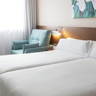 Escapada con Spa en Hotel Real Ciudad de Zaragoza 4* y Visita a Bodega Grandes Vinos con Cata de Vinos para dos (Zaragoza)