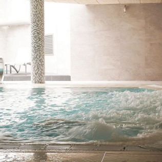 Circuito Spa, Masaje y Desayuno para dos en Hotel Villa Romana 4* (Salou, Tarragona)