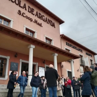 Visita a Bodega Vinícola de Arganda y Degustación de Vinos con Maridaje para dos (Arganda del Rey, Madrid)