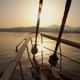 Puesta de Sol y Cena Romántica en Velero para dos (Málaga)