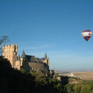 Vuelo en Globo con Cava, Almuerzo, Fotos y Vídeo HD (Segovia)