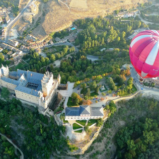 Vuelo en Globo con Fotos, Vídeo y Menú con Cochinillo (Segovia)