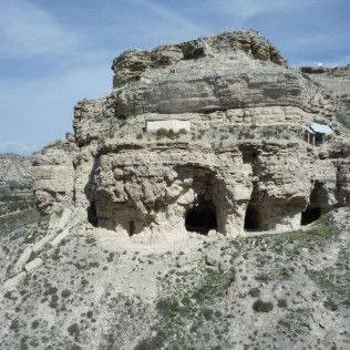 Escapada con Cena en Casas Cueva El Mirador de Galera con Visita a Museo y Yacimientos Arqueológicos (Galera, Granada)