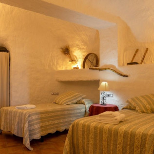 Escapada con Cena en Casas Cueva El Mirador de Galera con Visita a Museo y Yacimientos Arqueológicos (Galera, Granada)