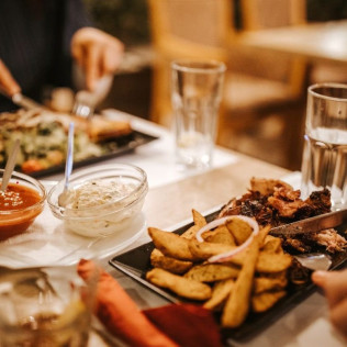 Comida o Cena para dos en el Restaurante Abrasador (28 localizaciones)