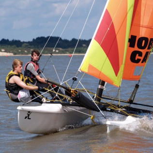 Bautismo o Excursión en Catamarán para dos (Girona)