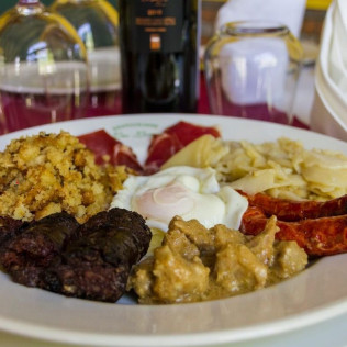 Comida o Cena para dos en Restaurante Abrasador Las Lomas (Güéjar Sierra, Granada)