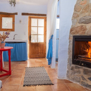 Escapada con Desayuno en Casa Rural Aloe Vera y Visita Guiada a OleoAlmanzora con Desayuno o Merienda para dos (Almería)