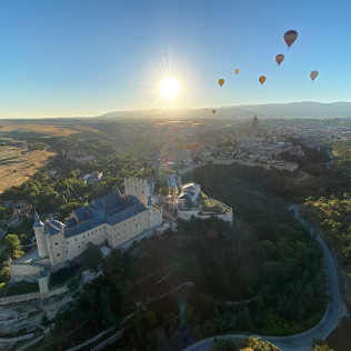 Vuelo en Globo con Fotos, Vídeo y Menú con Cochinillo (Segovia)