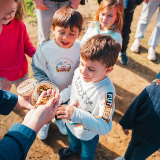 Experiència #Aprop: Visita a Llet Nostra con Degustación de Leche (Monells, Girona)