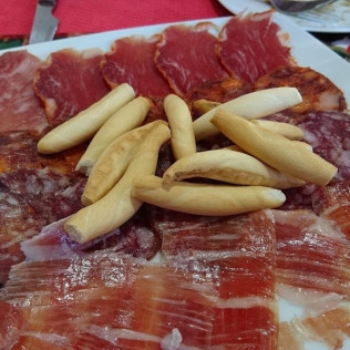 Menú para dos en Abrasador Casa Pedro (Dos Hermanas, Sevilla)