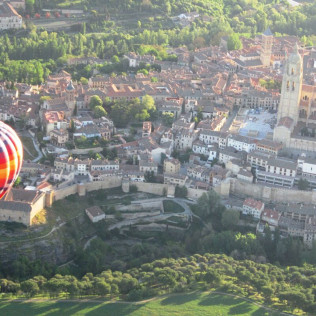 Vuelo en Globo con Fotos, Vídeo y Menú con Cochinillo (Segovia)
