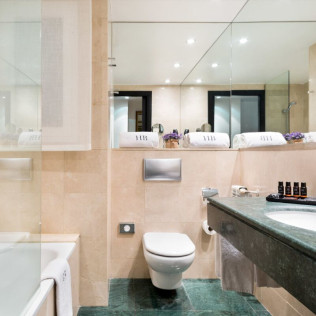 Escapada con desayuno en Hotel Abba Balmoral 4* (Barcelona)