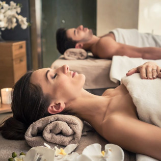 Suite Royal Therapy: Masaje Relajante para dos en La Laguna Spa & Golf (Rojales, Alicante)