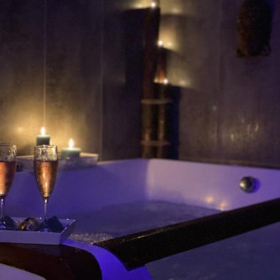 Masaje y Envoltura o Exfoliación con Opción a Jacuzzi Privado y Cena en Aguas del Sol Centro Wellness (Torremolinos, Málaga)
