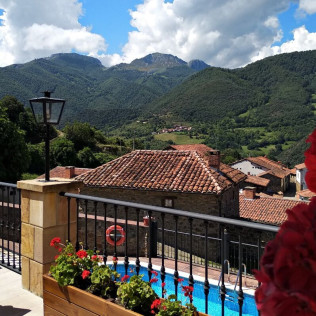 Escapada y Visita a Bodega en Picos de Europa en Posada Valle del Oso (Cantabria)