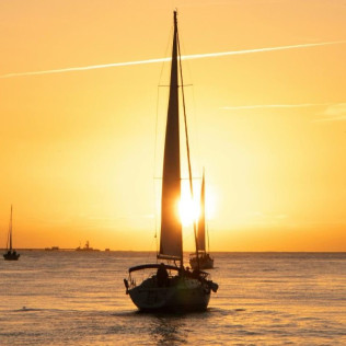 Puesta de Sol Exclusiva en Barco (Vigo)