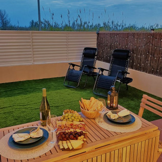 Escapada con Desayuno, Jacuzzi, Masaje y Cena Opcionales en Apartamento El Rincón de Vega frente a la Playa (Amposta, Tarragona)