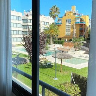 Escapada con Desayuno en Hotel Atenea Park Suites Apartments (Vilanova i la Geltrú, Barcelona)