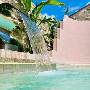 Acceso al Aura Spa en Aldea Calma (Pontevedra)