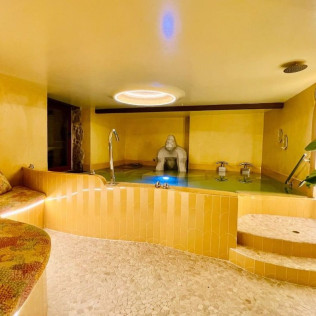 Acceso al Aura Spa en Aldea Calma (Pontevedra)